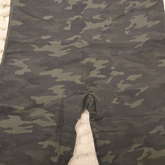 Spanx Camouflage Pattern Leggings - Picture 4 of 6